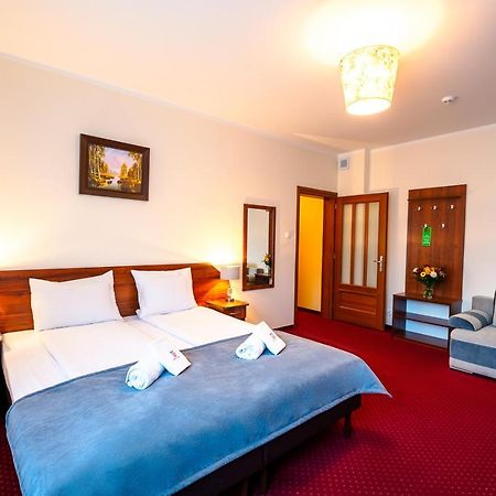 Hotel Kasztelan 도브치체 외부 사진