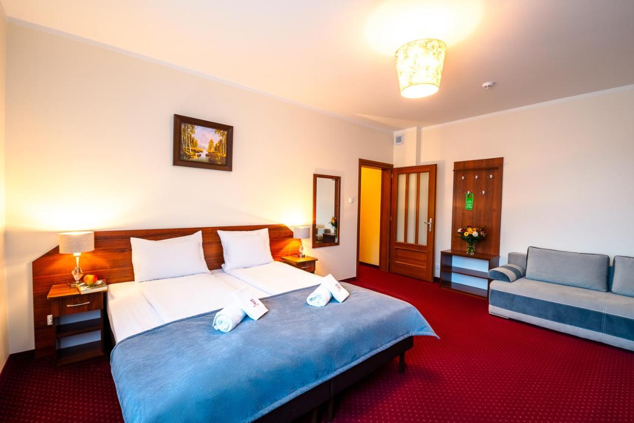 Hotel Kasztelan 도브치체 외부 사진