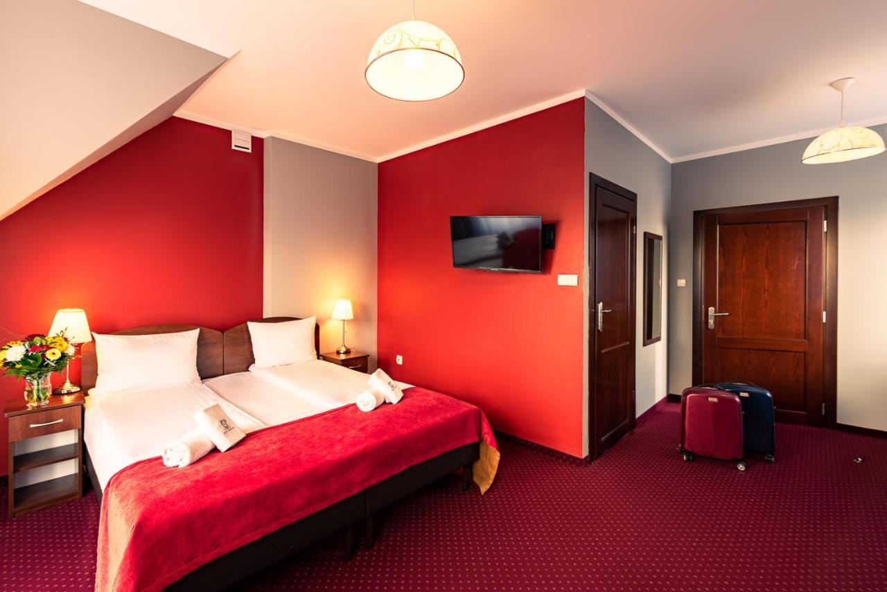 Hotel Kasztelan 도브치체 외부 사진