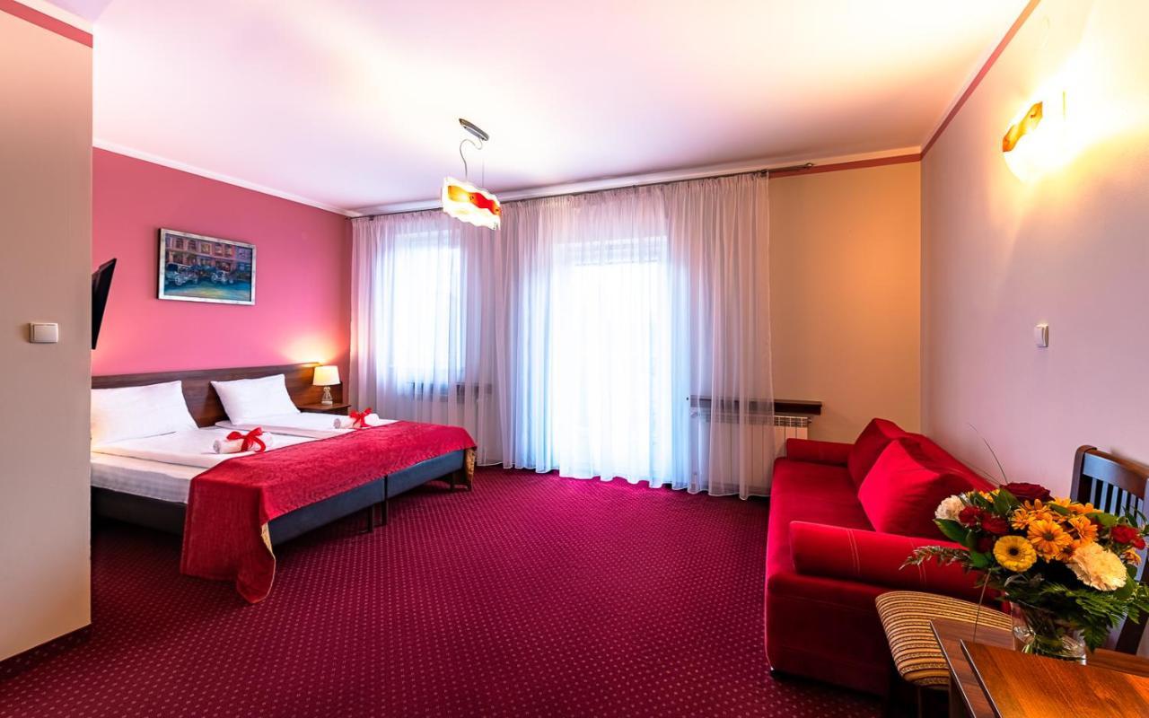 Hotel Kasztelan 도브치체 외부 사진