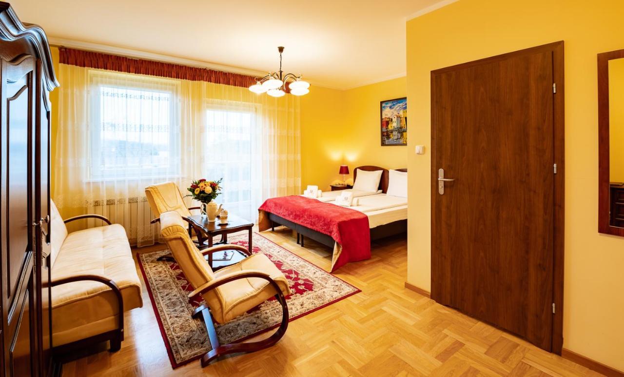 Hotel Kasztelan 도브치체 외부 사진