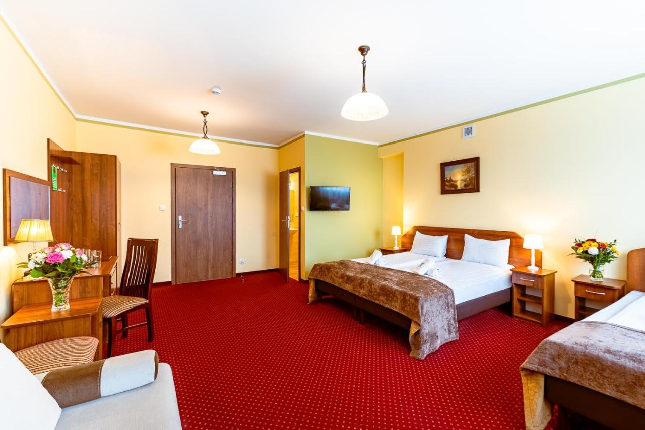Hotel Kasztelan 도브치체 외부 사진