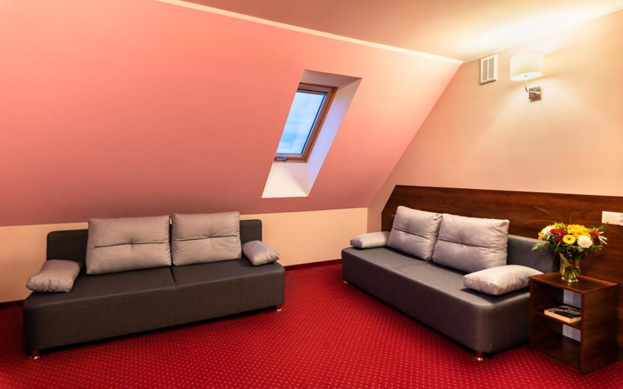 Hotel Kasztelan 도브치체 외부 사진