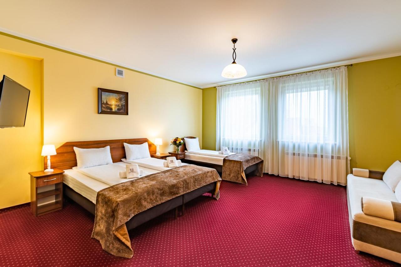 Hotel Kasztelan 도브치체 외부 사진