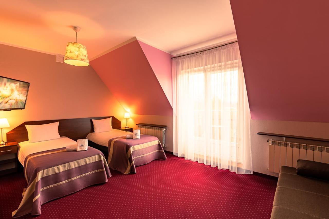 Hotel Kasztelan 도브치체 외부 사진