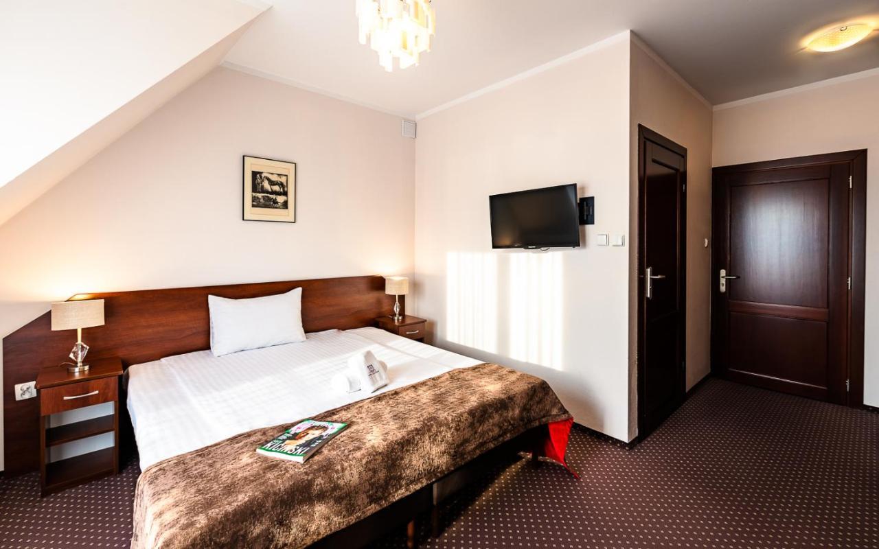 Hotel Kasztelan 도브치체 외부 사진